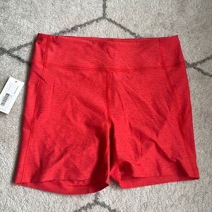 NWT. Outdoor voices warm up 5in short